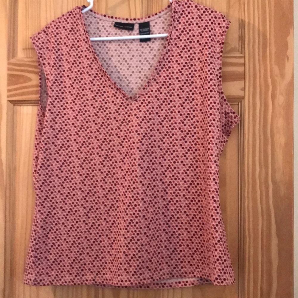 Sleeveless dress shirt